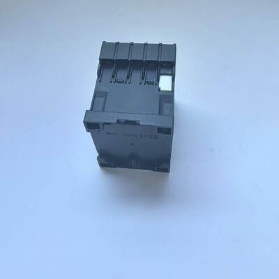 308042 Contactor de tres polos AC3: 6A - 24V DC - 3T + 1 para piezas de corte Q80